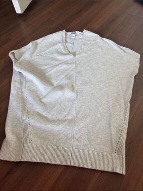 Light Beige V-Neck Women's Sweater - Brand: Old Navy
